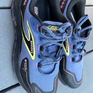 Brooks Cascadia Blue and Black Trail Shoes gore Tex size 9